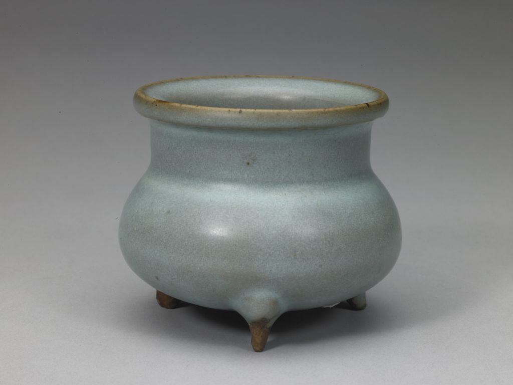 图片[1]-Jun Kiln Sky Blue Glaze Tripod Furnace-China Archive